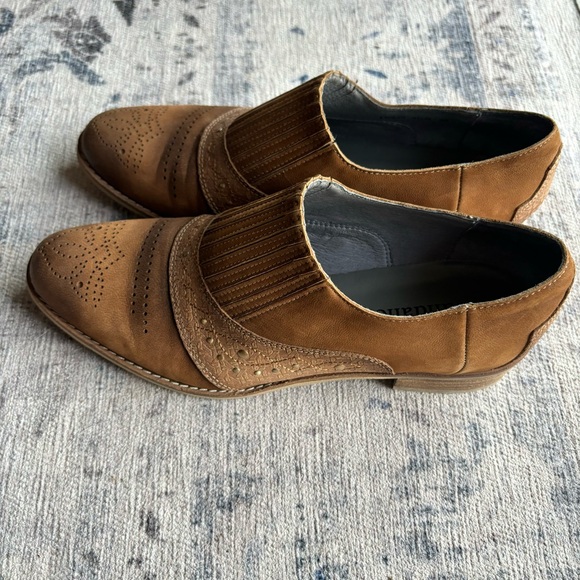 Sundance Brown Leather Flats - Picture 8 of 13